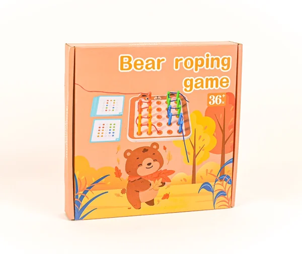 BEAR ROPING GAME_1 Drevená tabuľa na viazanie - medvedík