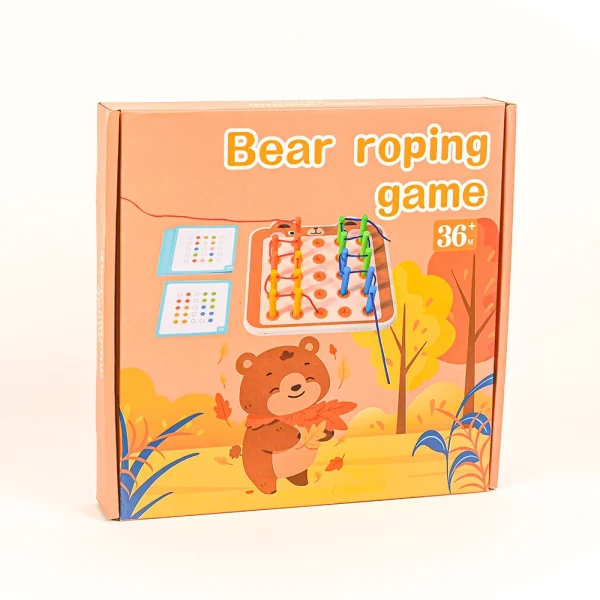 BEAR ROPING GAME_1 Drevená tabuľa na viazanie - medvedík
