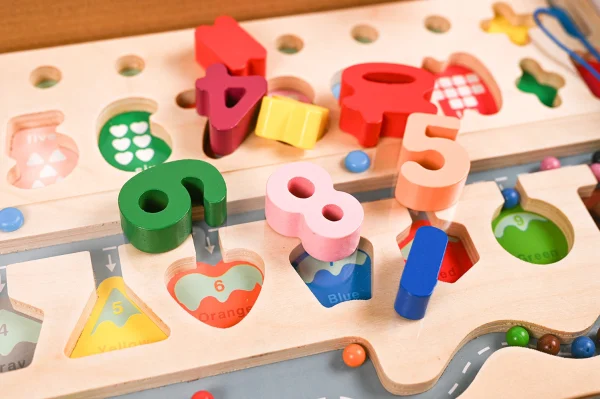 DIGITAL MAZE LOGARITHMIC BOARD_3 Edukačná počítadlo drevené s číslami, krúžkami a tvarmi MONTESSORI